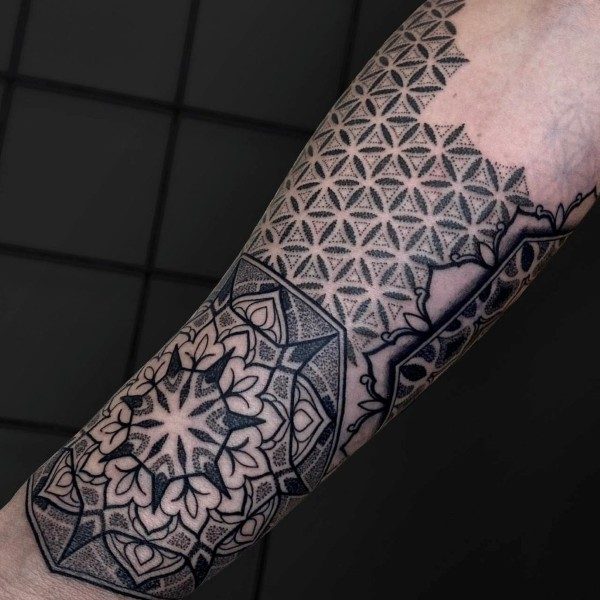 Ornament Tattoo am Unterarm